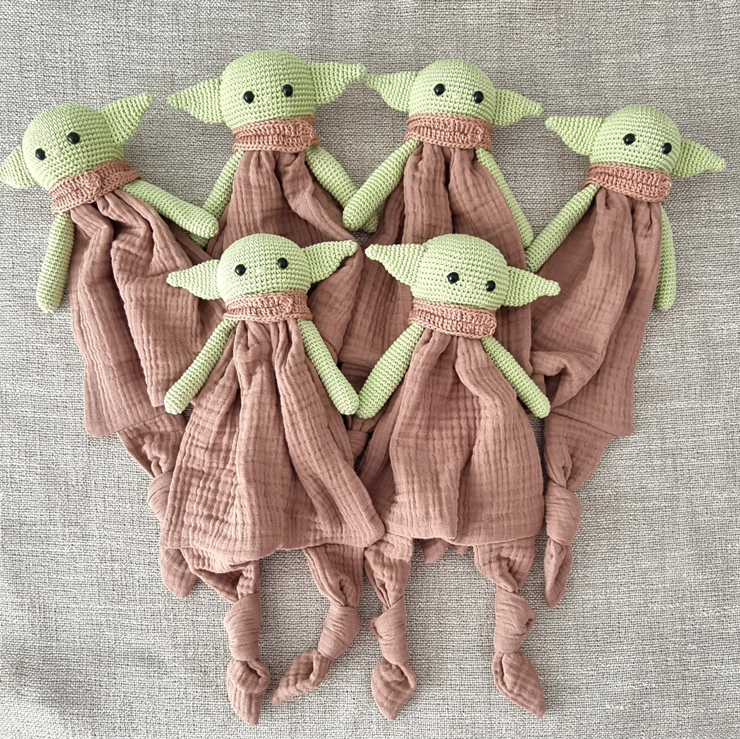 SCHMUSETUCH BABY YODA ,GROGU